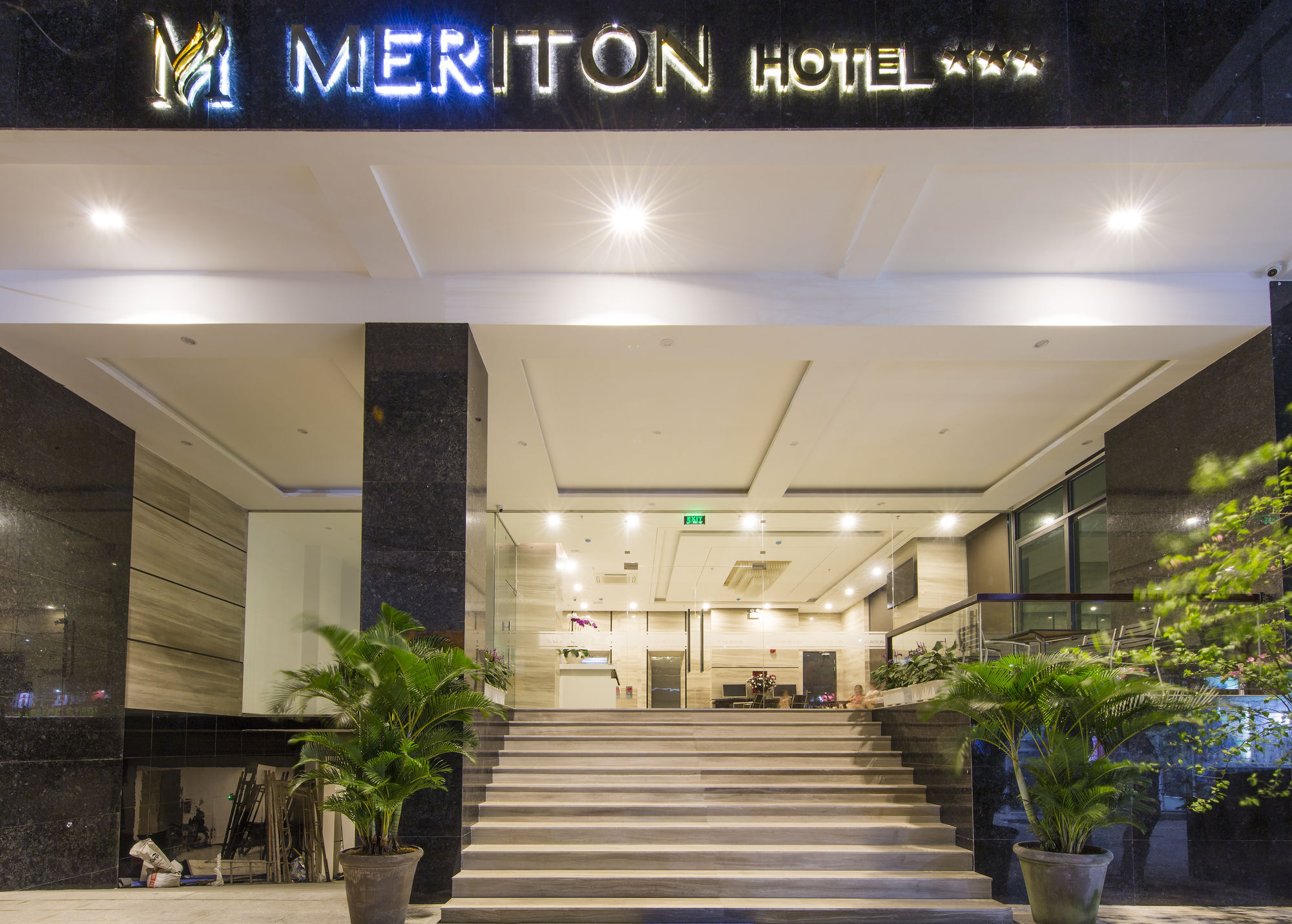 Meriton Hotel Нячанг Экстерьер фото